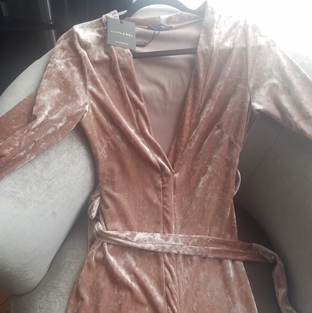 JLuxe soft pink velvet bodycon dress